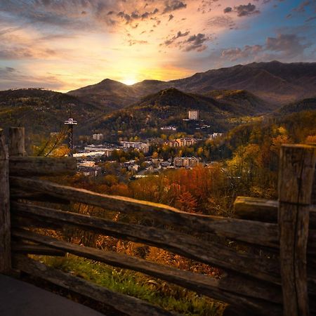 Key Lime Pie, Hot Tub,Wifi, 1089 Free Tickets Each Paid Day, Dollywood And More 蓋特林堡 外观 照片